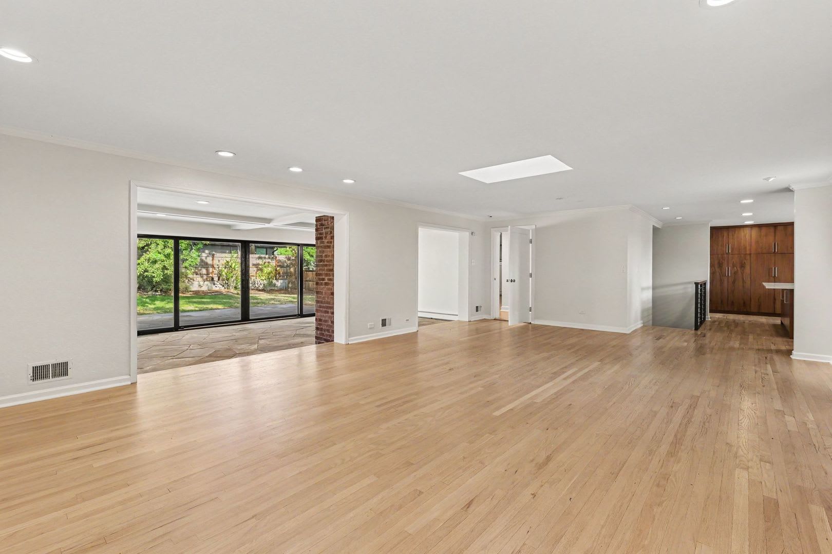 Beautifully Updated 4BR Home Blending Mid-Century Charm & Modern Comfort – photo 3