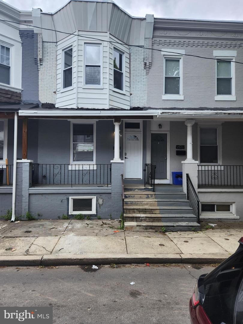 3 beds 1 .5 bath – photo 1