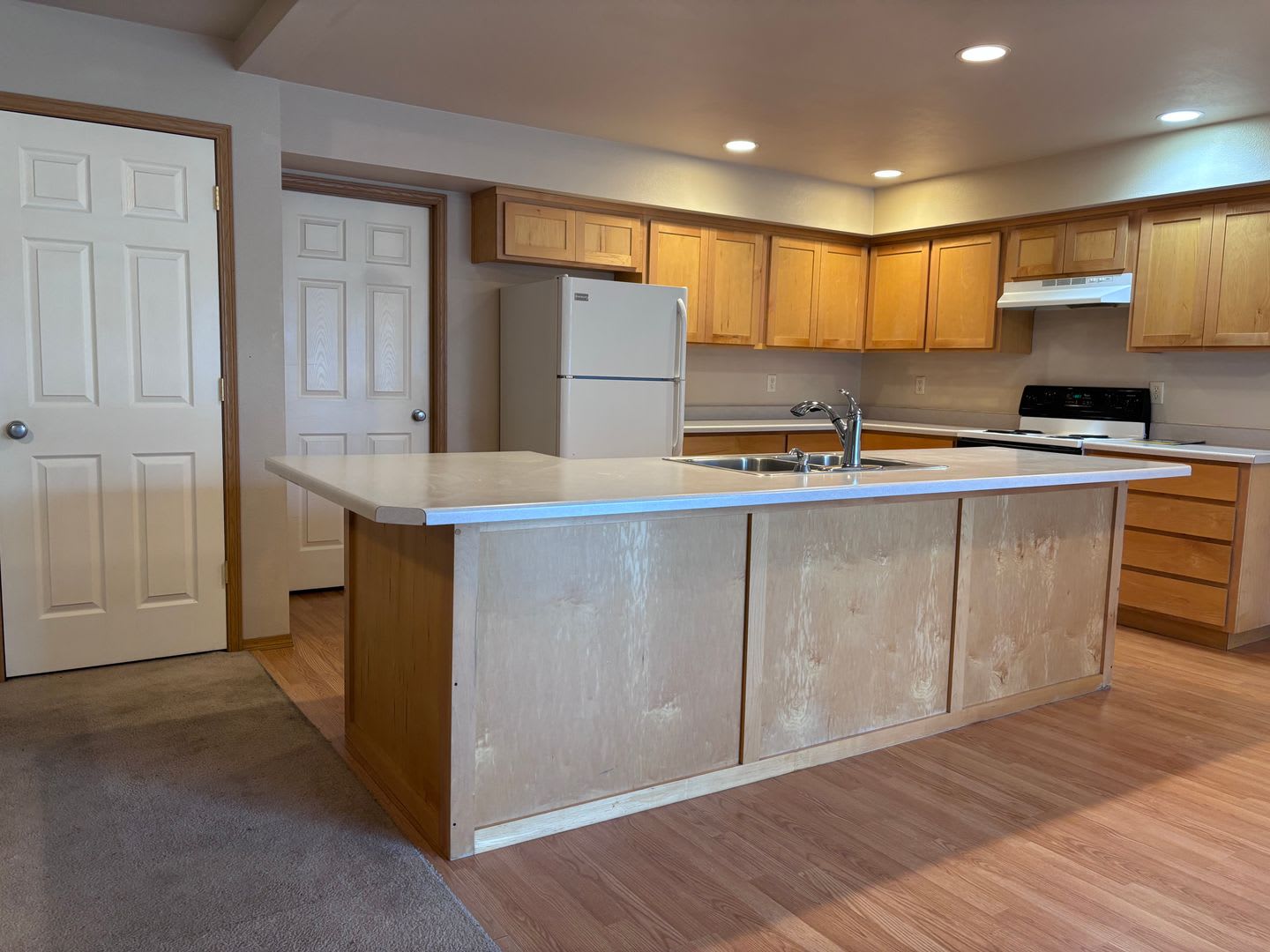 Spacious 3BR 2BA duplex home with attached garage. – photo 2