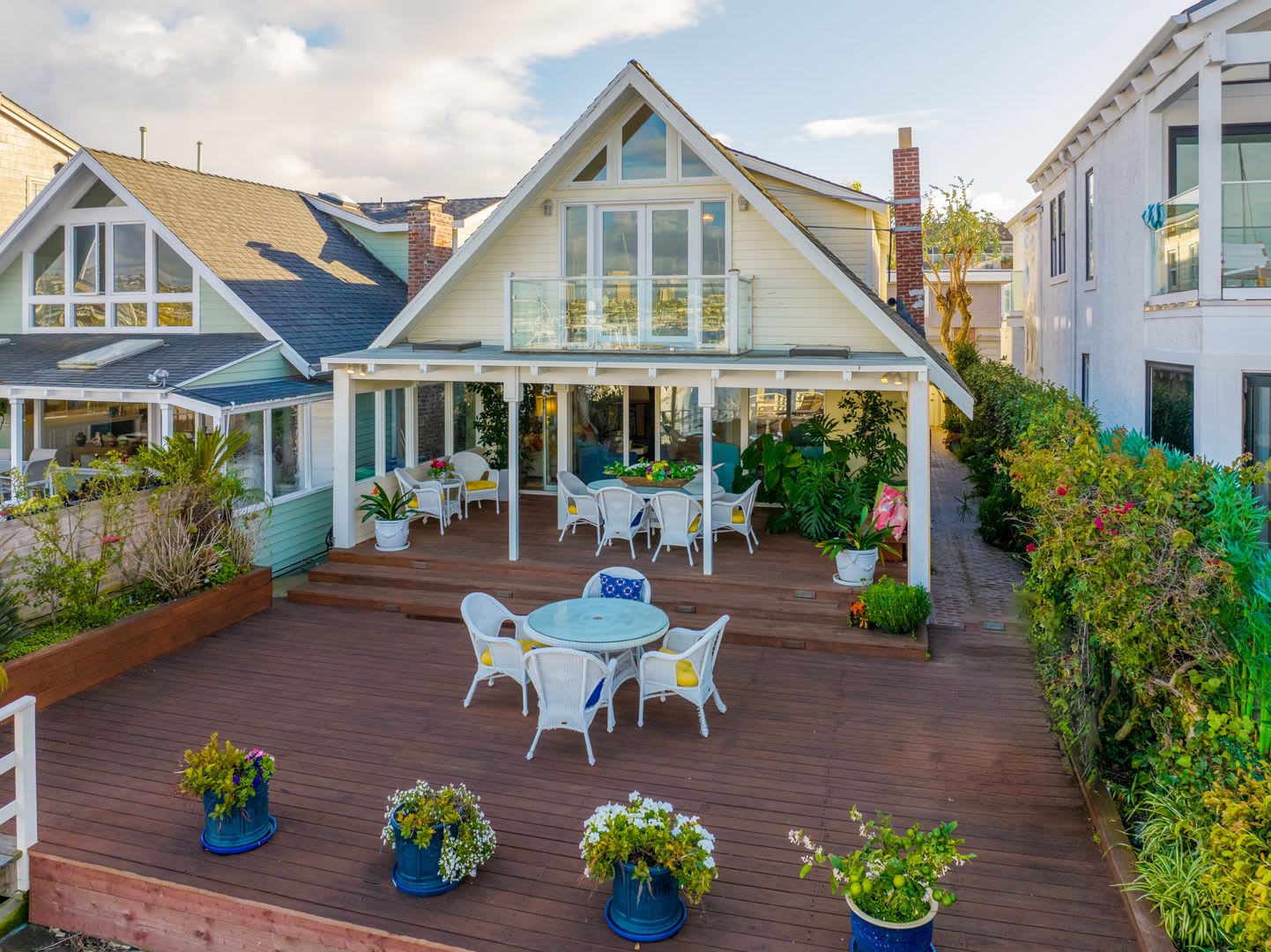 Newport Beach Bayfront Cottage with Private Dock – photo 4