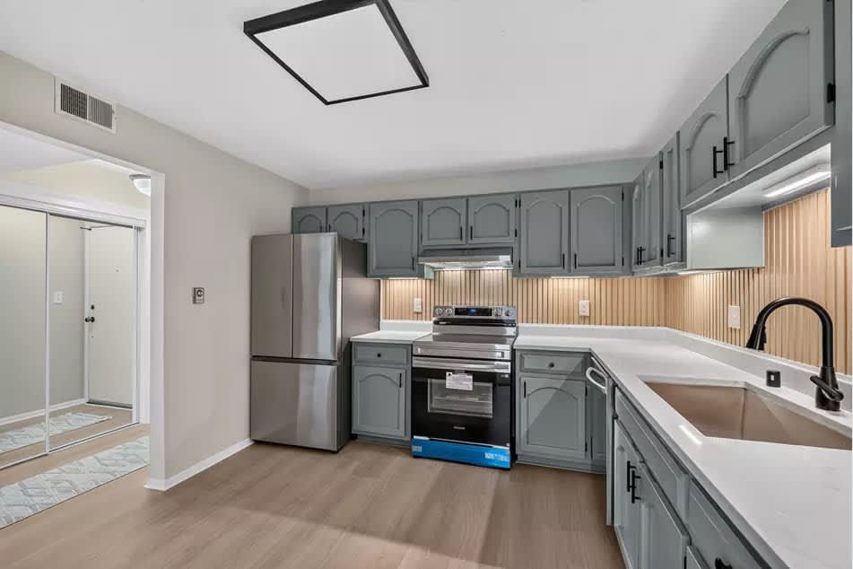 2101 Chateau Ct – photo 4