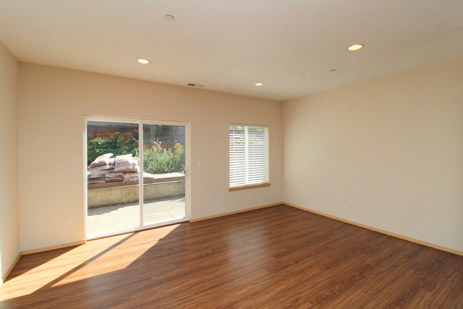 Townhome Style Duplex With Exceptional Outdoor Living Walk To Old Town Sherwood – photo 5