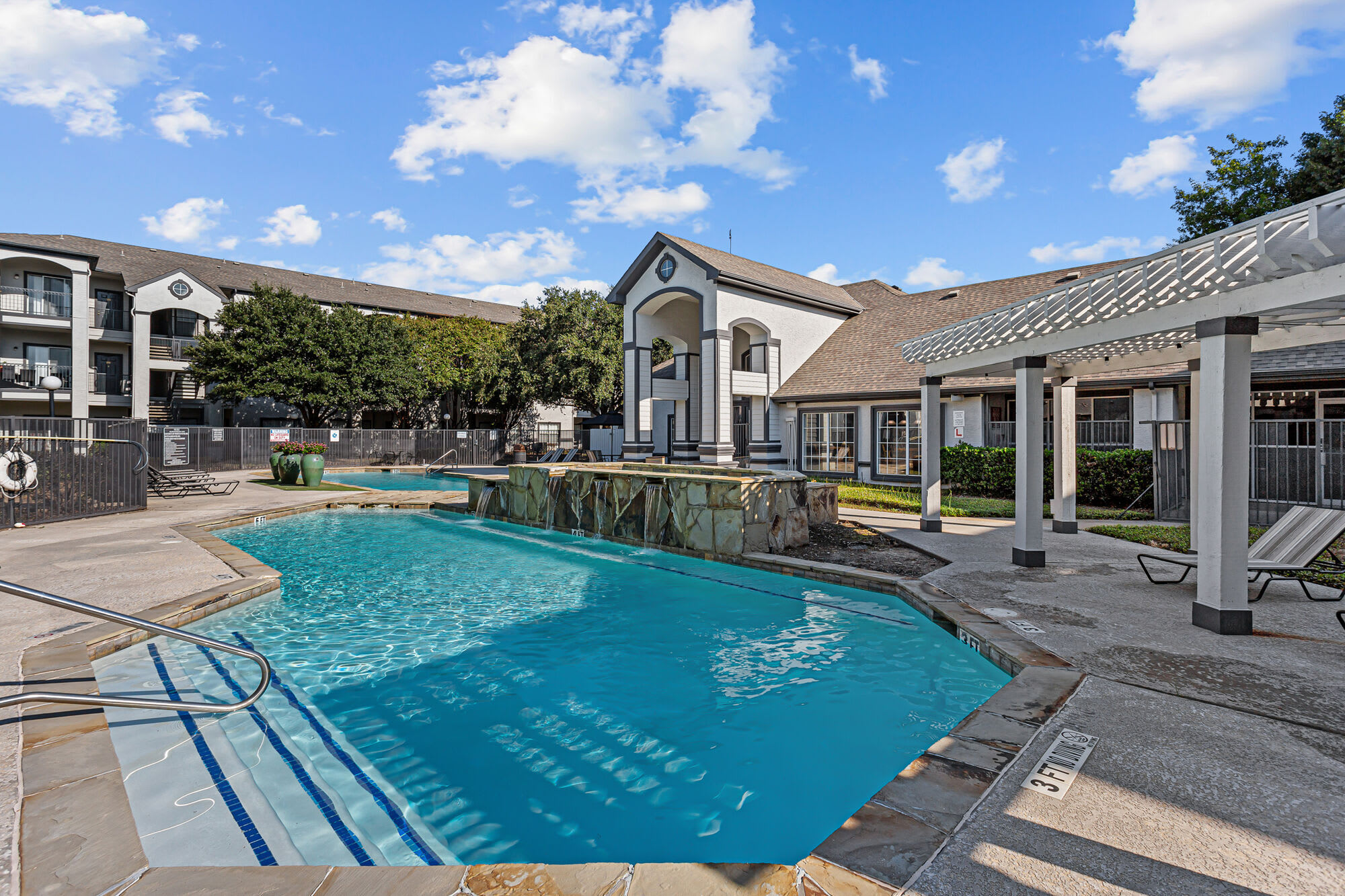 Fountains of Burleson Apartments – photo 1