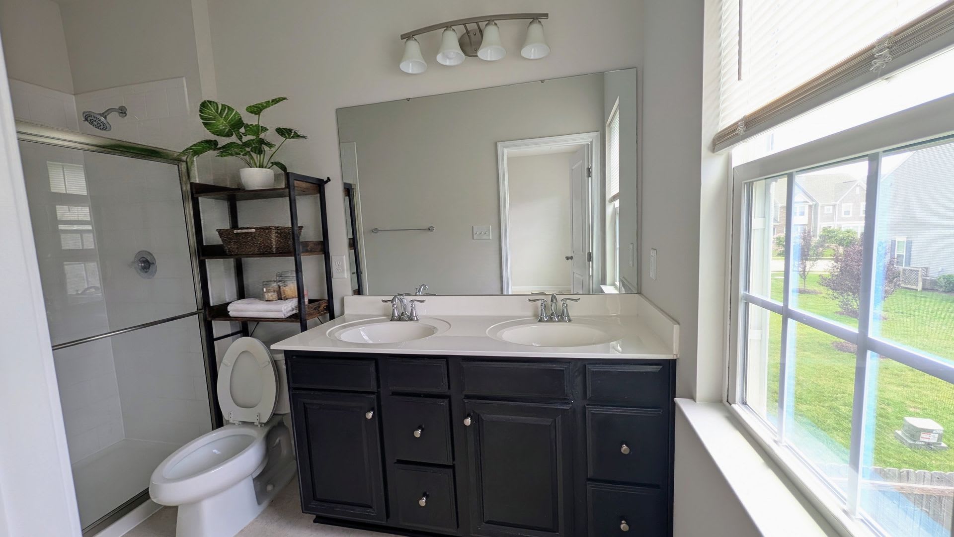 Beautiful 3 Bedroom 3 Bath Townhome for Rent – photo 4