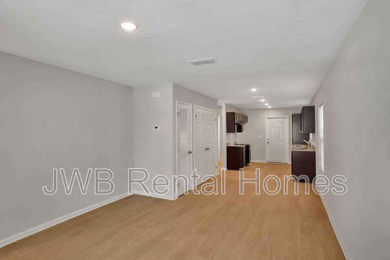 2117 Moncrief Rd – photo 3