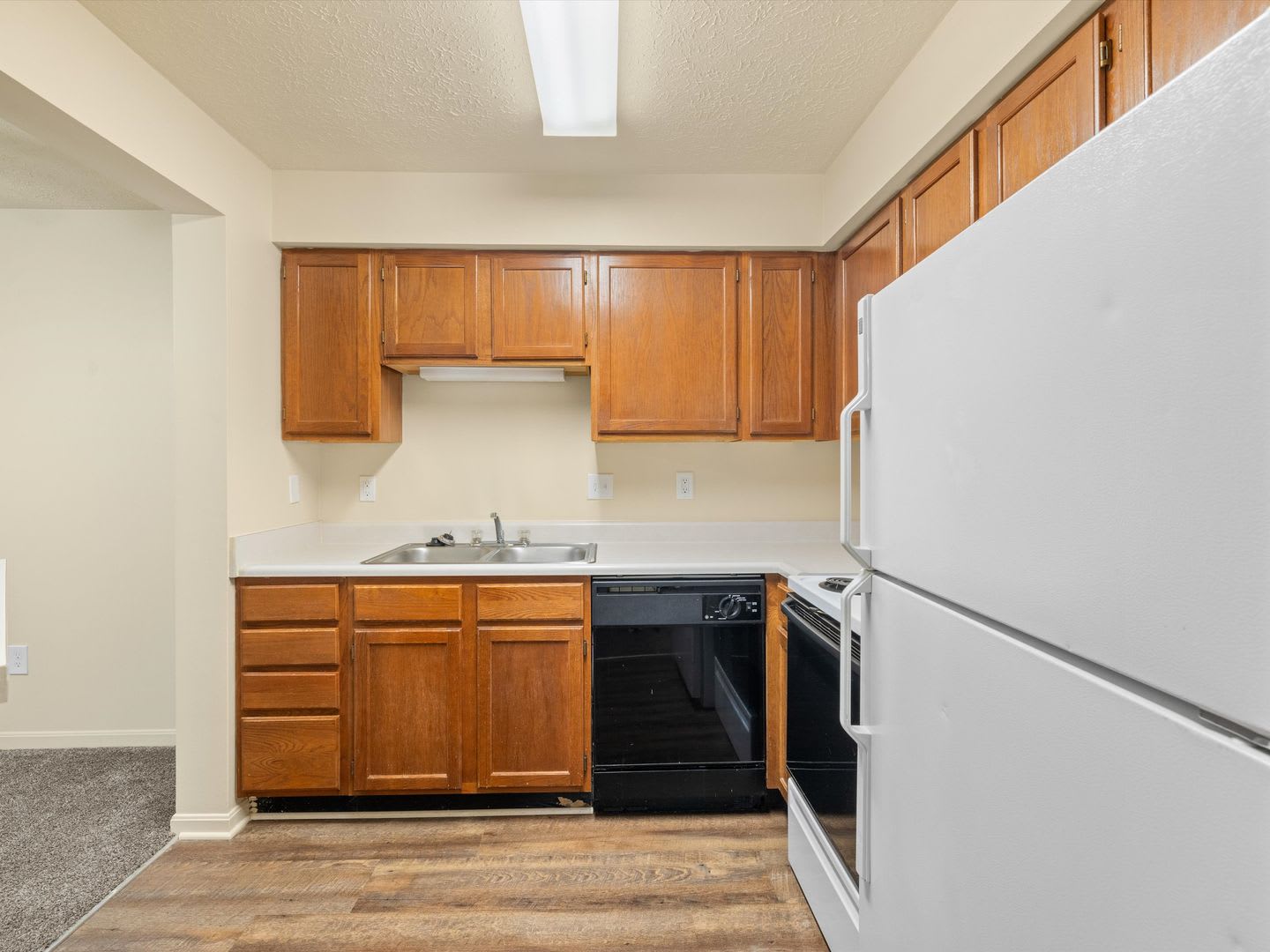 Live 5 Minutes from HONDA********** Rent $1324/mo*********Restaurants and Grocery Around the corner – photo 2