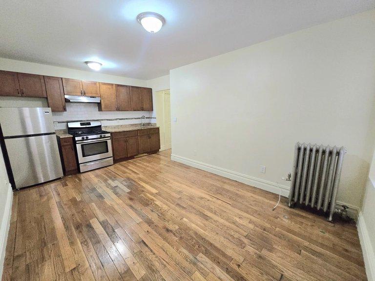 744 Coster Street – photo 3