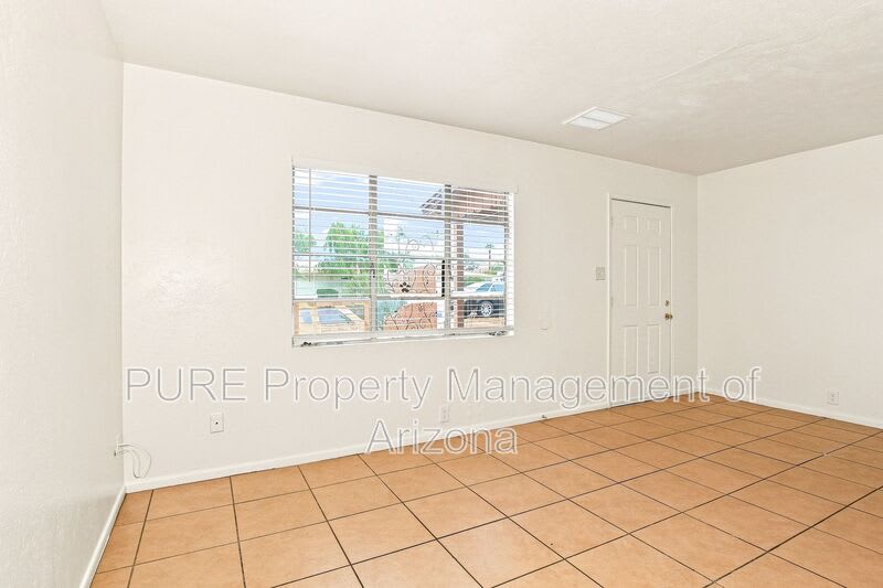 1251 E Rose Ln – photo 5