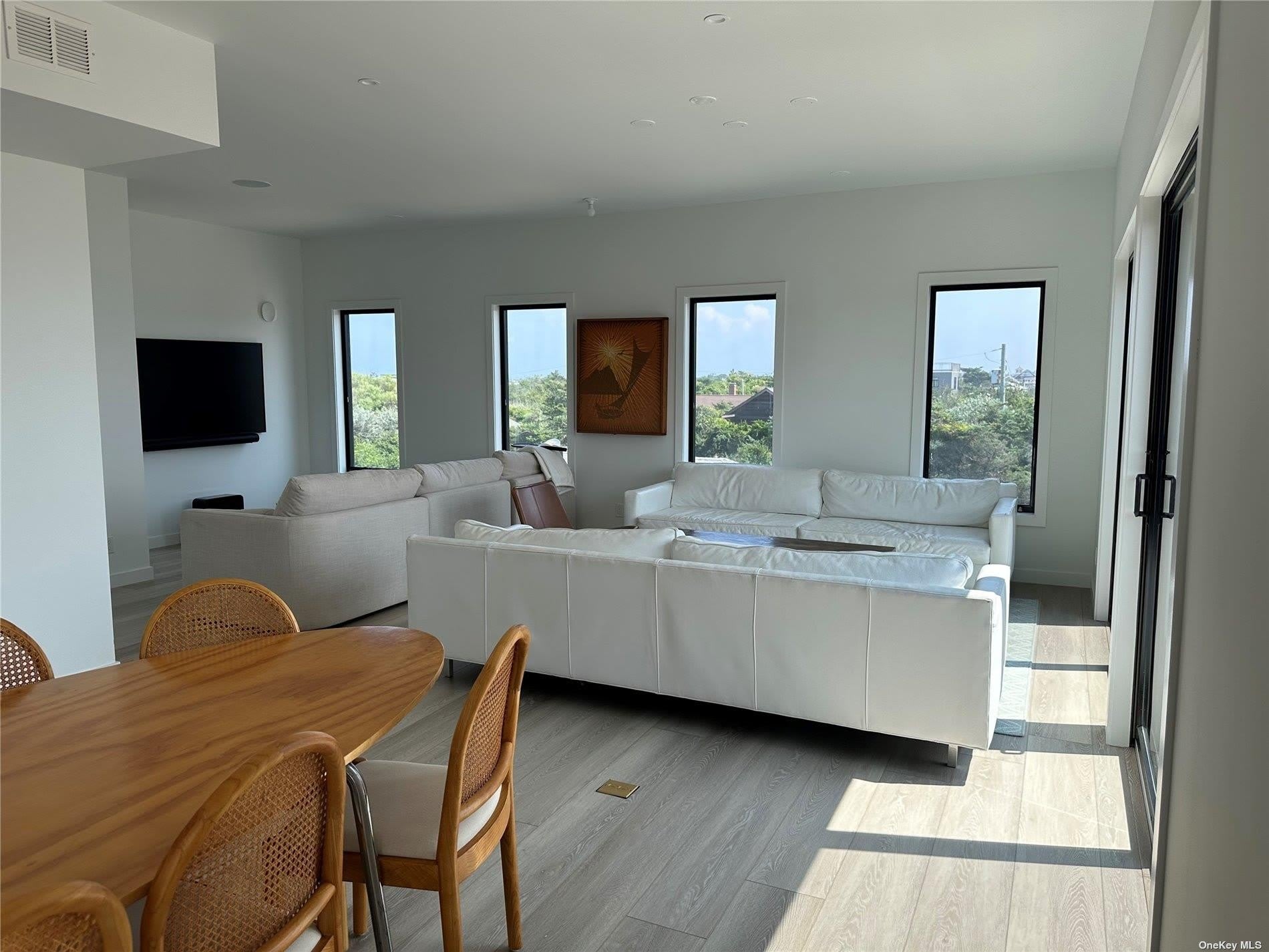35 Huron Street – photo 3