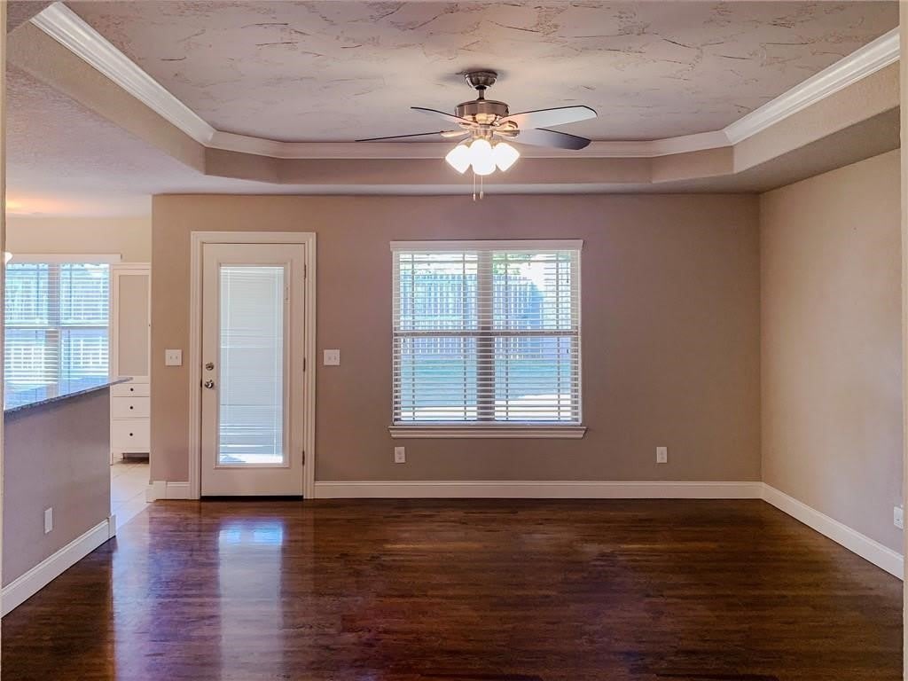900 Sw Crownview – photo 3