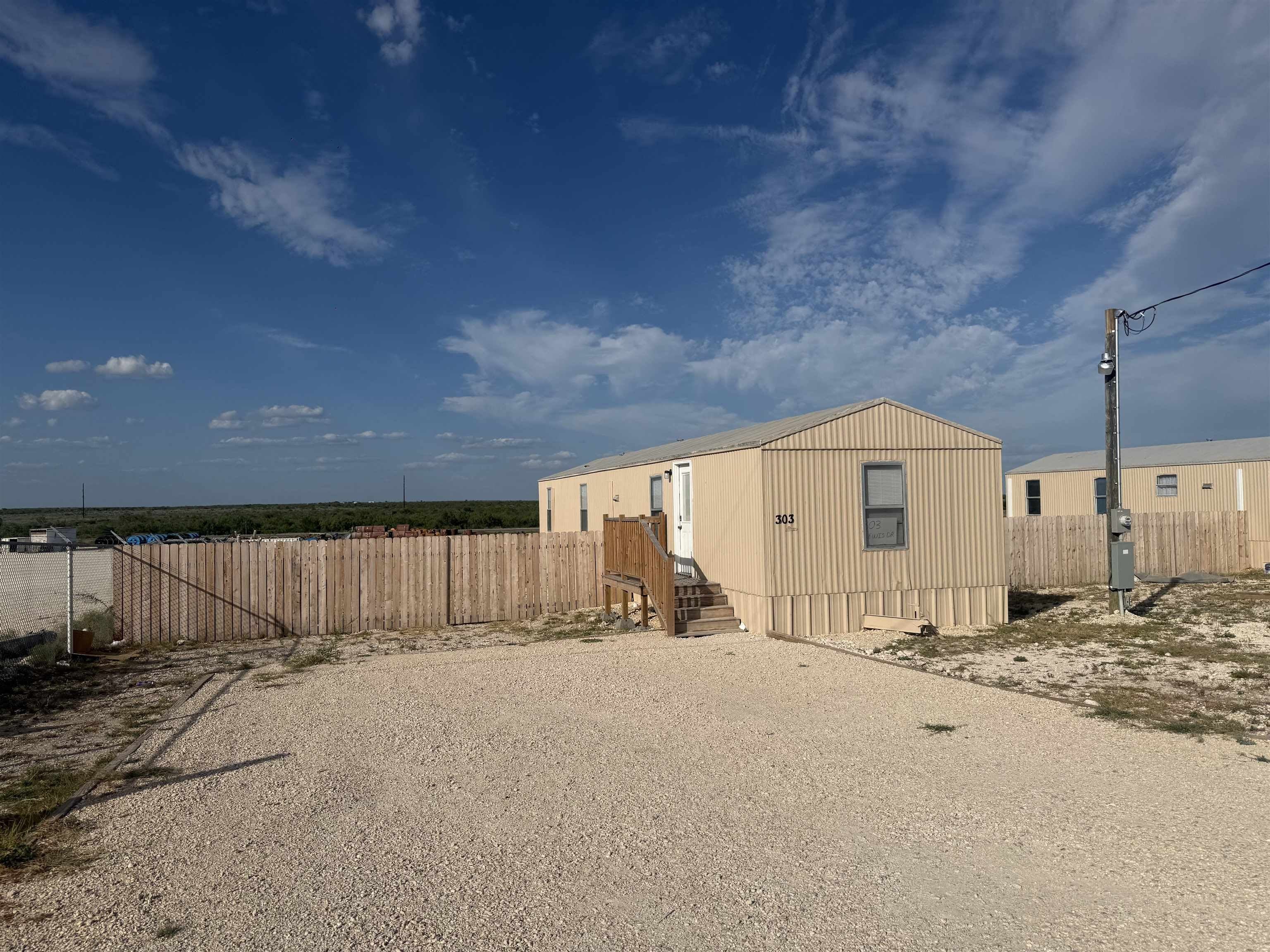 303 Lewis – photo 3