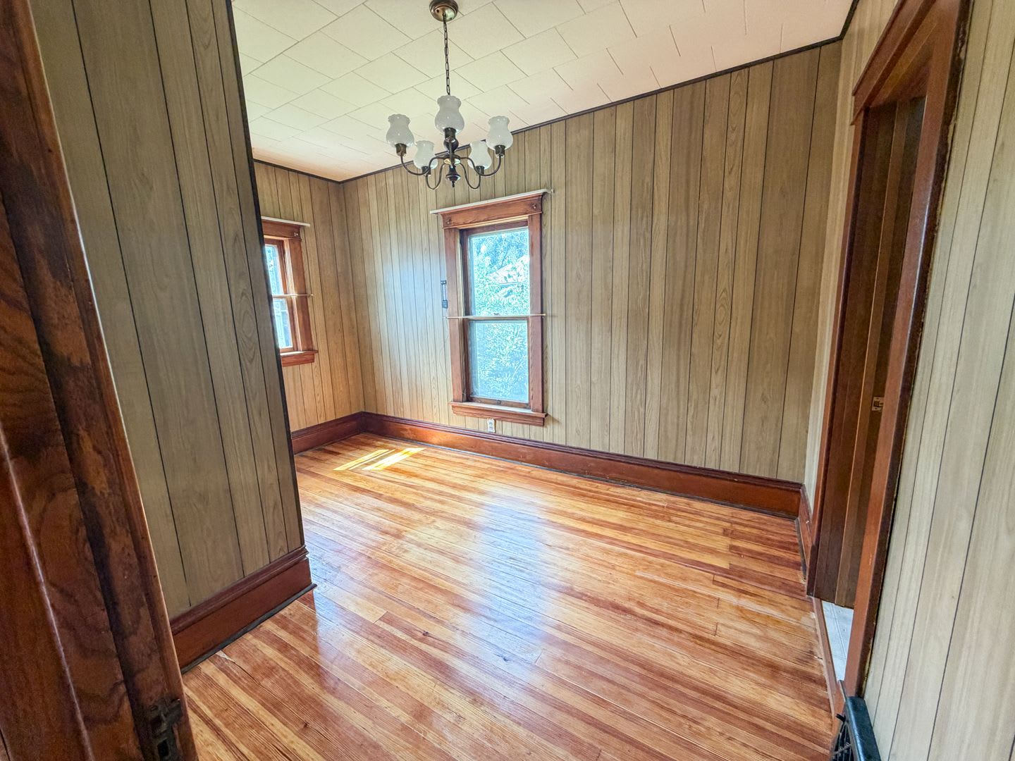 609 N Edmunds 4 Bedroom 1 5 Bathroom House With A Large Garage Off Street Parking And Central Ac – photo 5