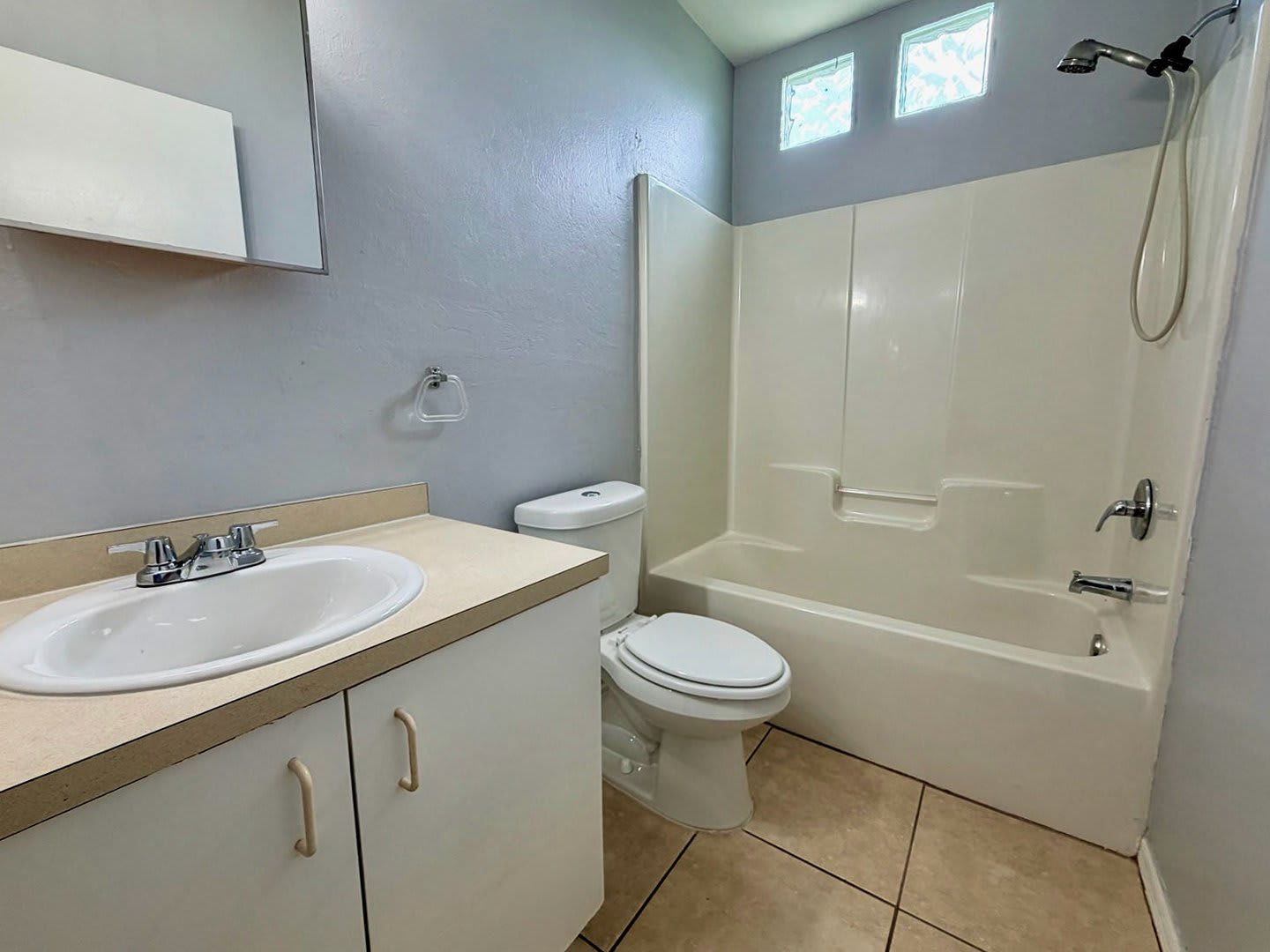 3 bed 2 bath 1 car garage – photo 3