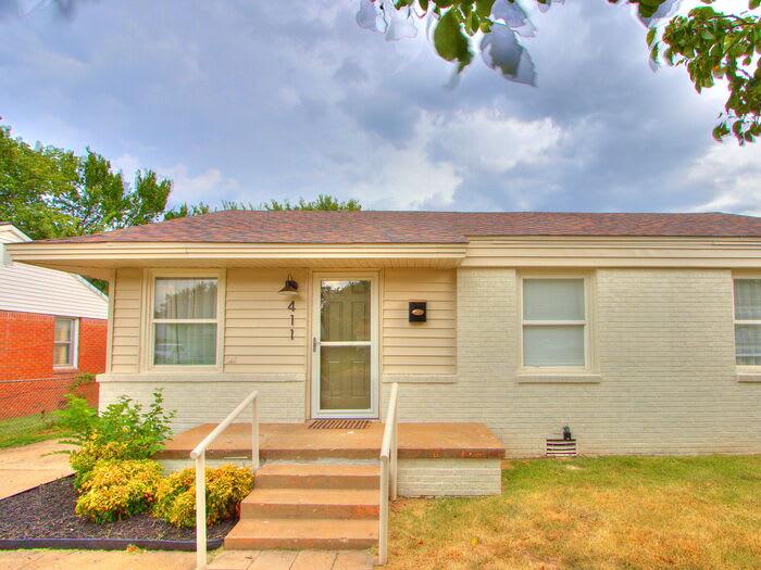 411 East Showalter Drive – photo 2