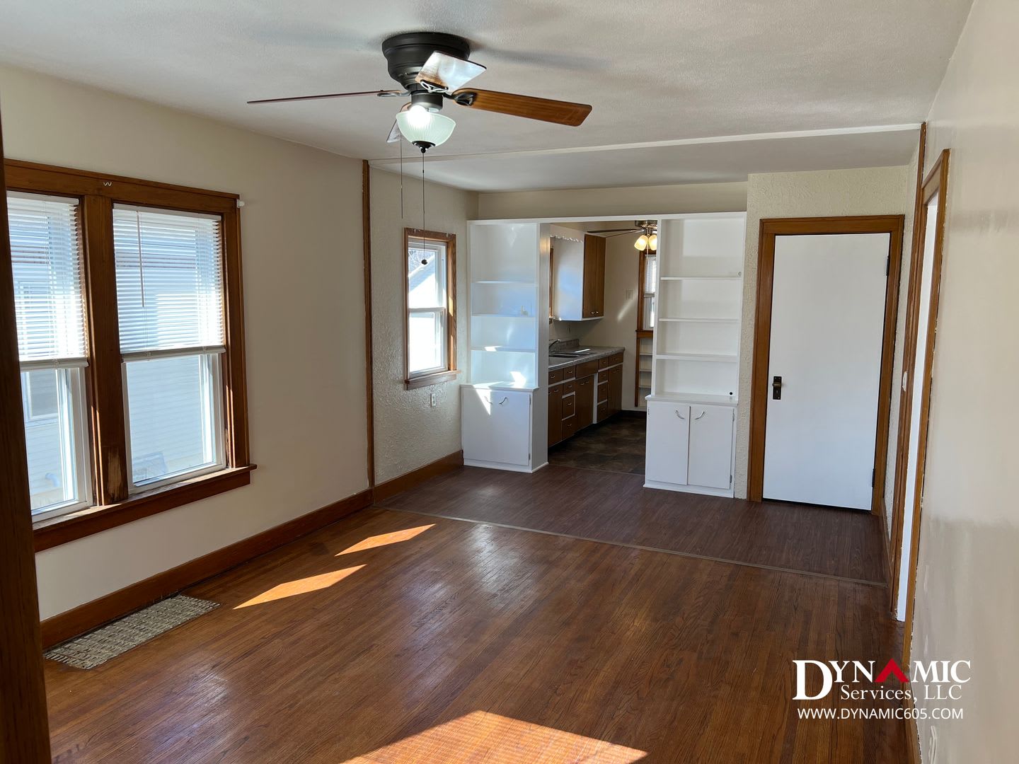 4+ Bedroom, 2 Bathroom House with Garage and Fenced Backyard – photo 3