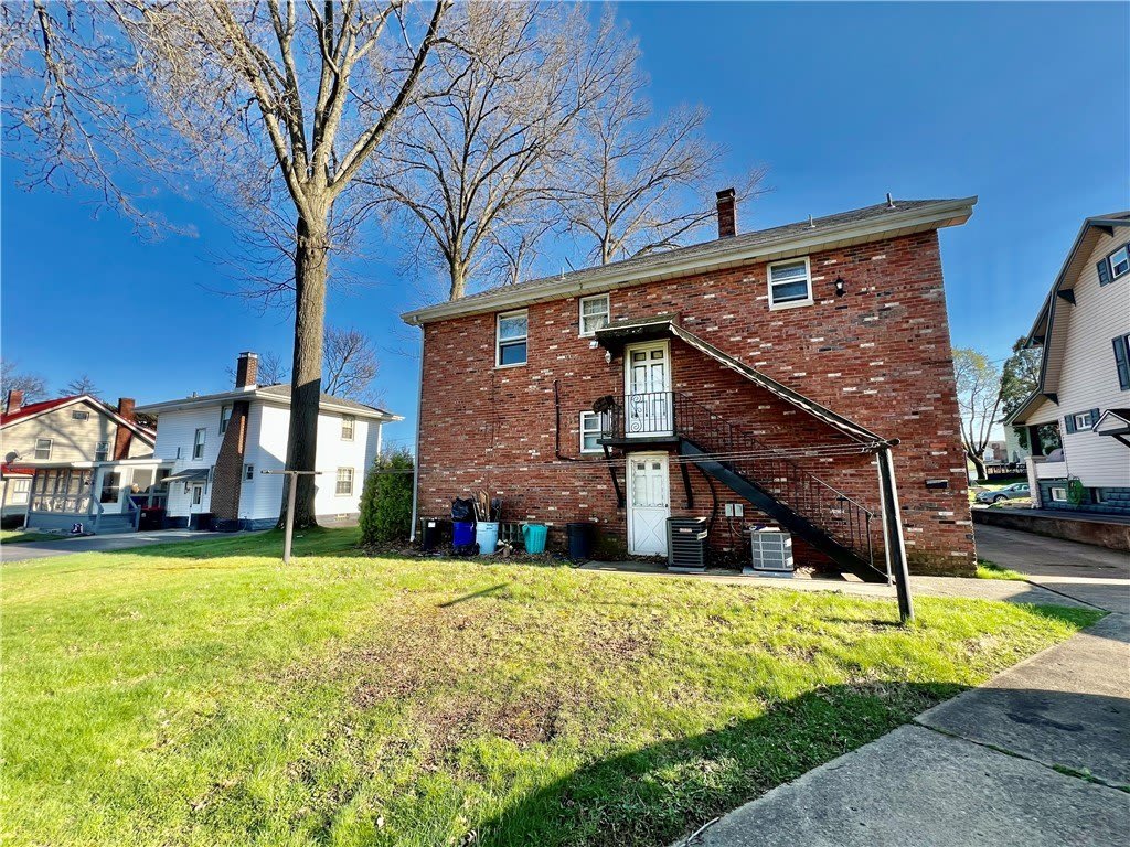421 E Fairmont Ave – photo 2