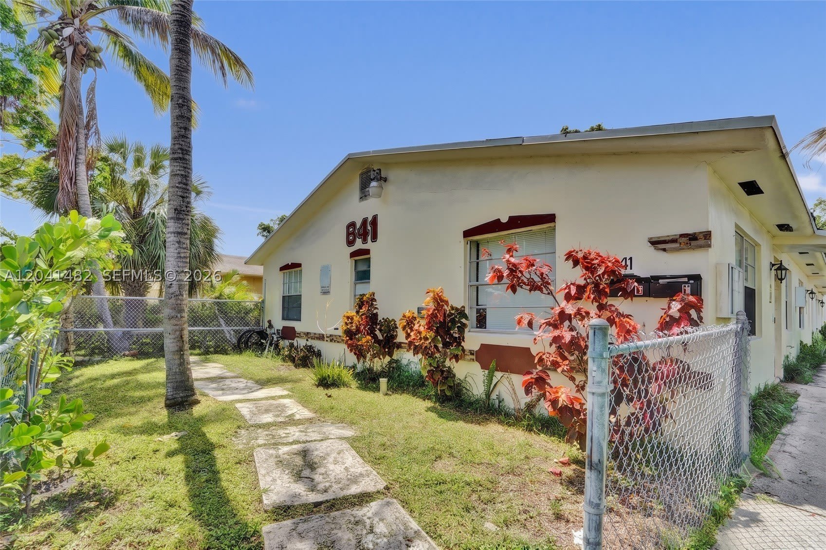 841 SW 7th St – photo 2