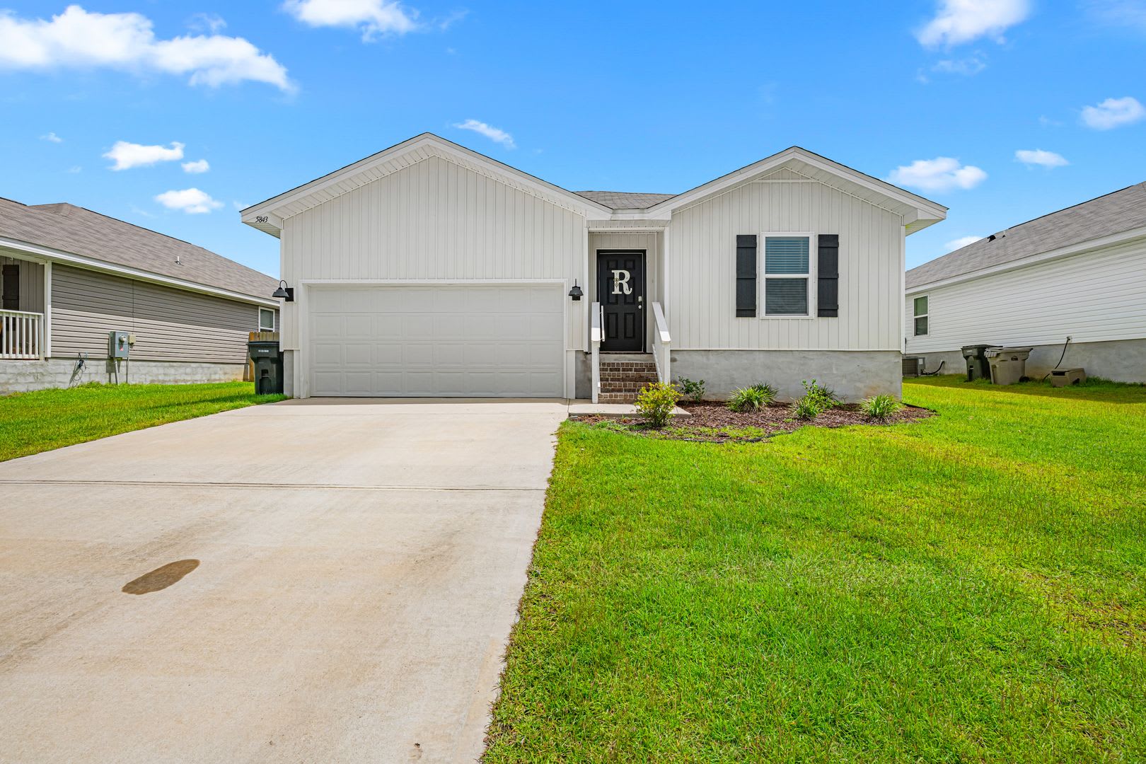 Four bedroom, 2023 built home in pristine condition! – photo 2