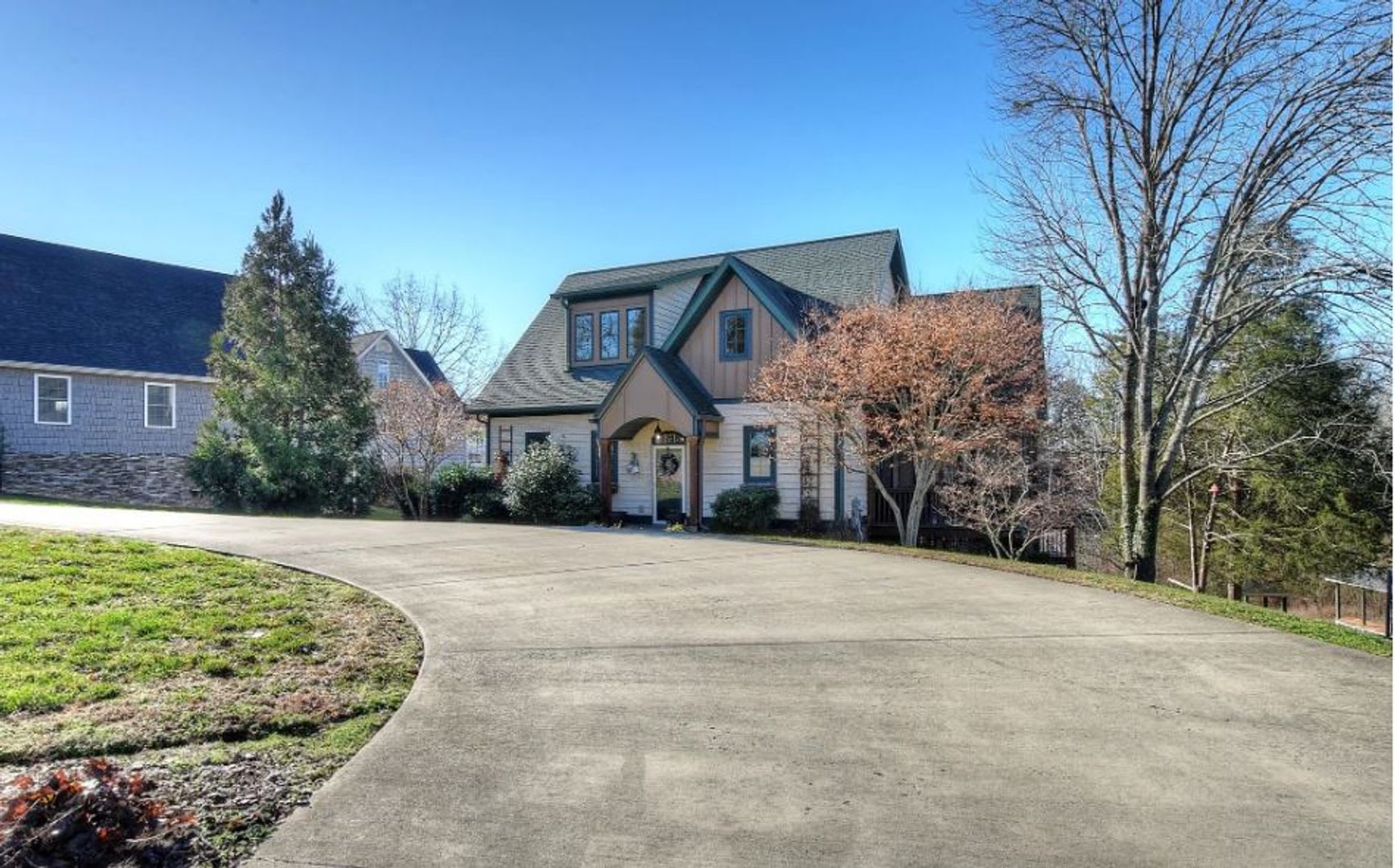 GORGEOUS LAKE HOUSE! 3 Bedrooms/3.5 Baths on Boone Lake $3,900 monthly – photo 4