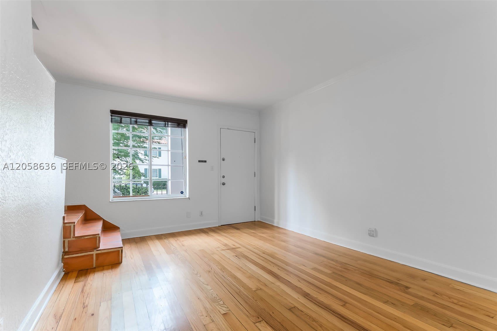 21 Madeira Ave – photo 2