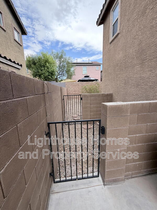 9118 Wine Cellar Ave – photo 4