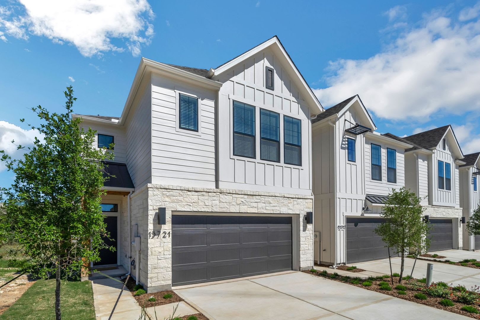 Beautiful Modern Townhome Close to Lackland! – photo 2