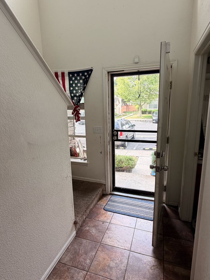 Spacious Aurora Townhome – Convenient Location! – photo 2