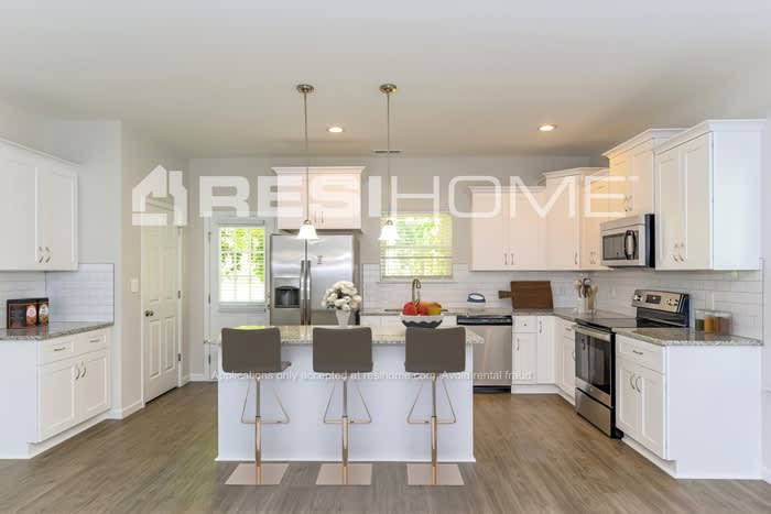 1720 Taylor Avenue – photo 3