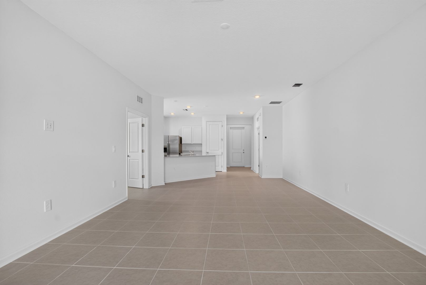 Stunning new construction 3/2 in Wynnstone Gated Community of Davenport. Available now! – photo 3