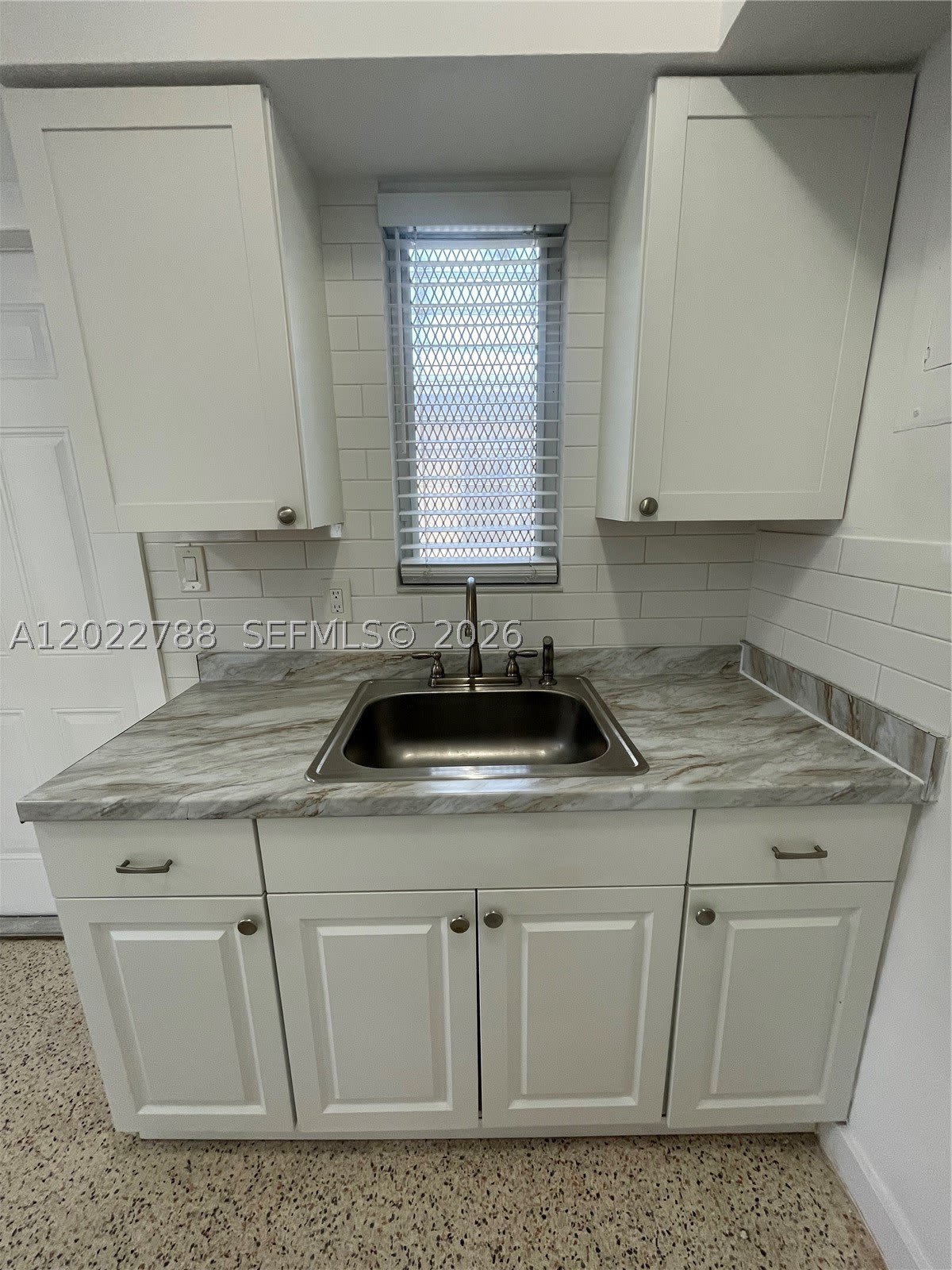 940 SW 4th ave – photo 2