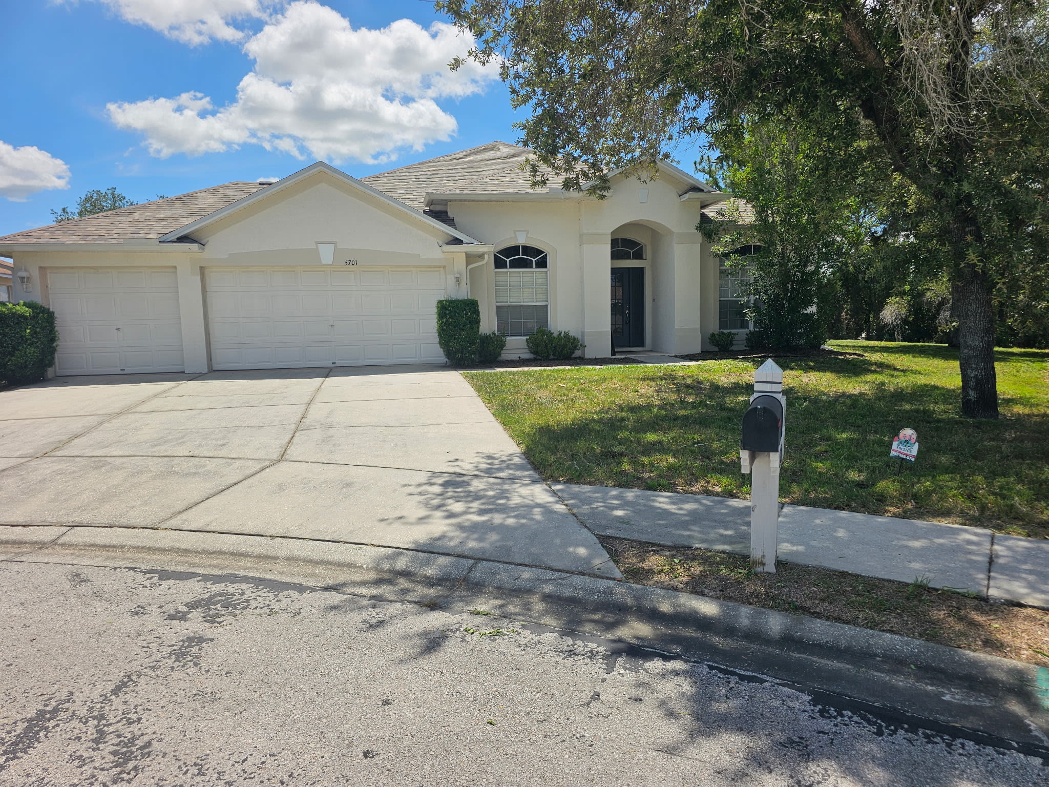 5701 Brackenwood Dr – photo 1