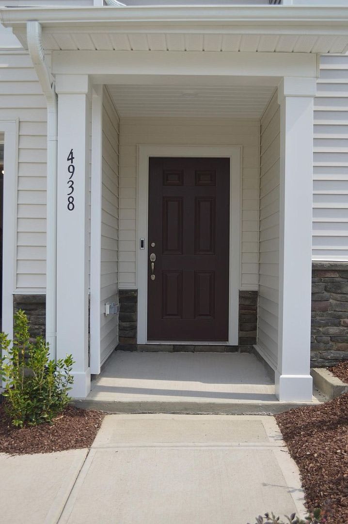 Room in 3 Bedroom Townhome at Southern Magnolia Dr – photo 4