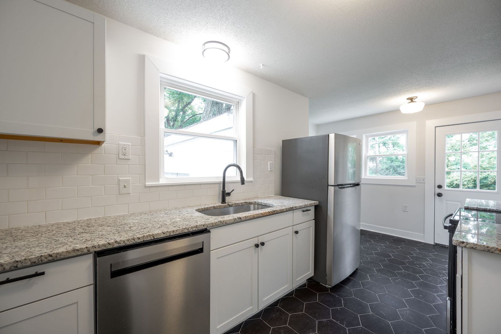 COMING SOON! Spacious 3BR/1BTH! – photo 3