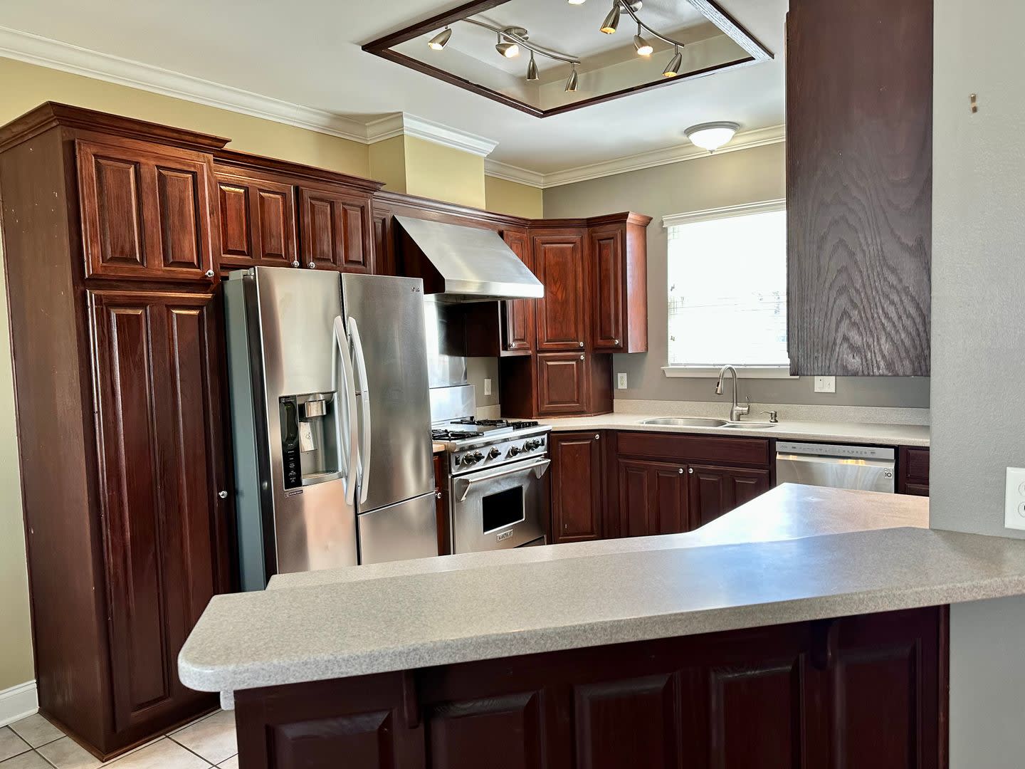 Spacious 3-Bedroom 2-Bathroom Brick Home – photo 3