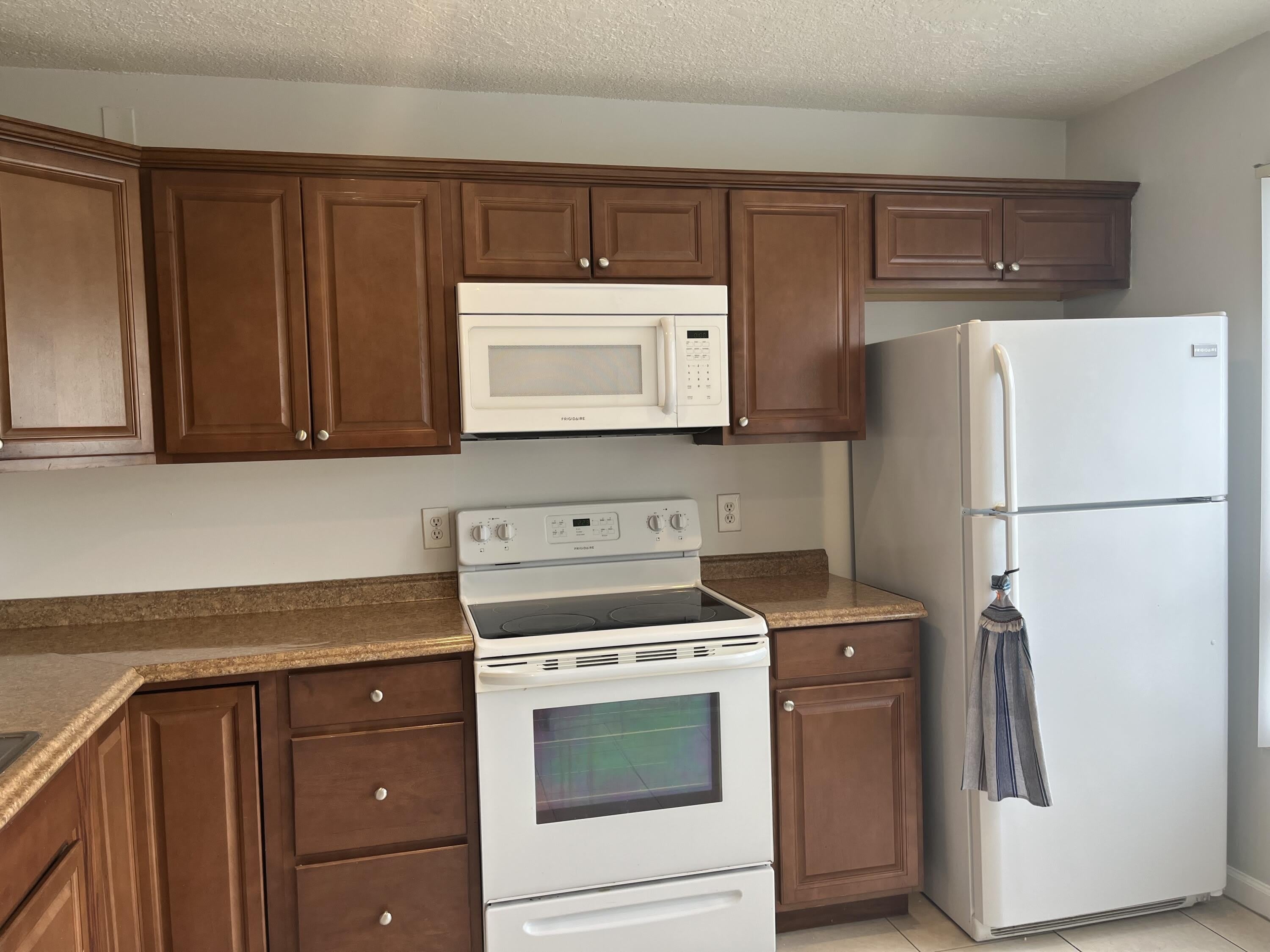 796 Hill Drive – photo 4