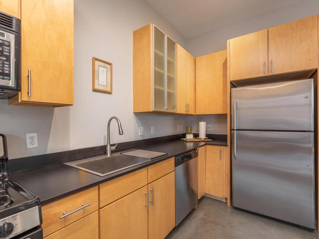 490 Temperance St – photo 4