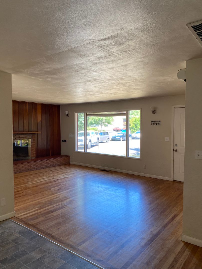 Charming 5 Bedroom / 2 Bathroom Home – photo 3