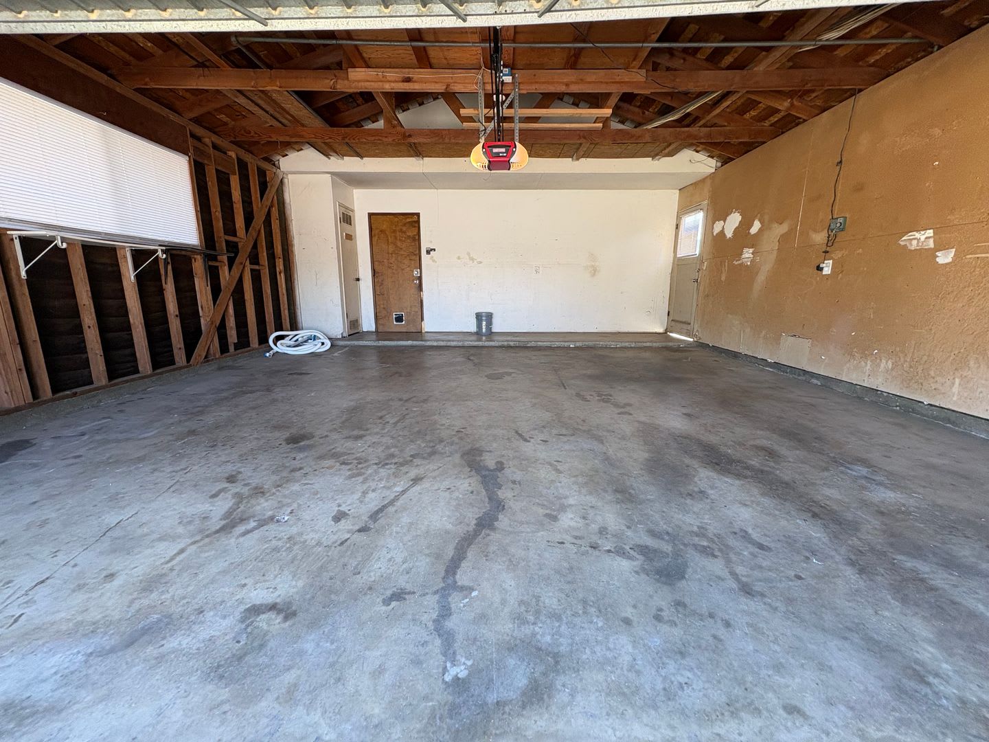Old Style Charm Home With Pool Available Now – photo 2