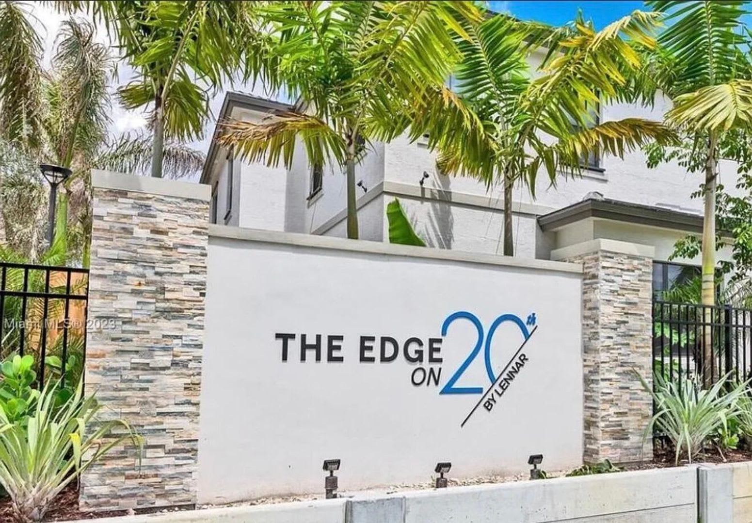 542 SW 19TH TER #Townhouse 542 FORT LAUDERDALE, FL 33312 – photo 2