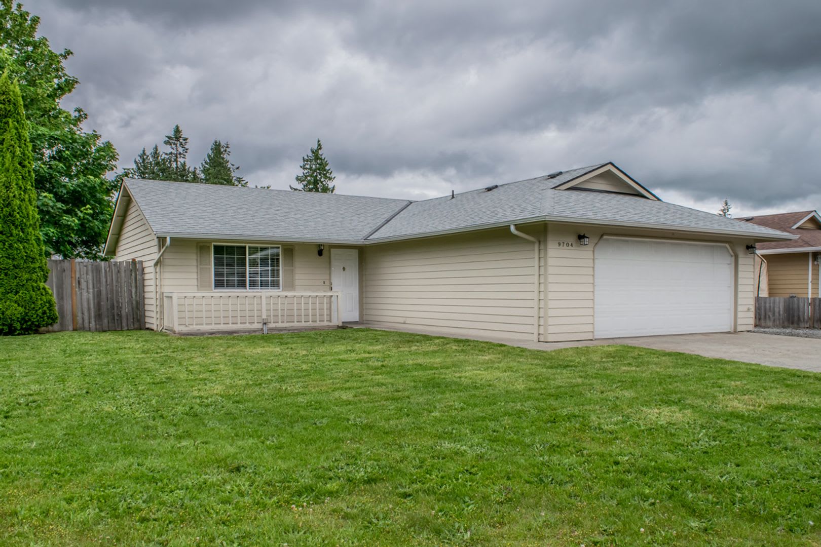 **Move-In Special**3 bed 2 bath rambler w/ 2 car garage & fully fenced backyard! – photo 1