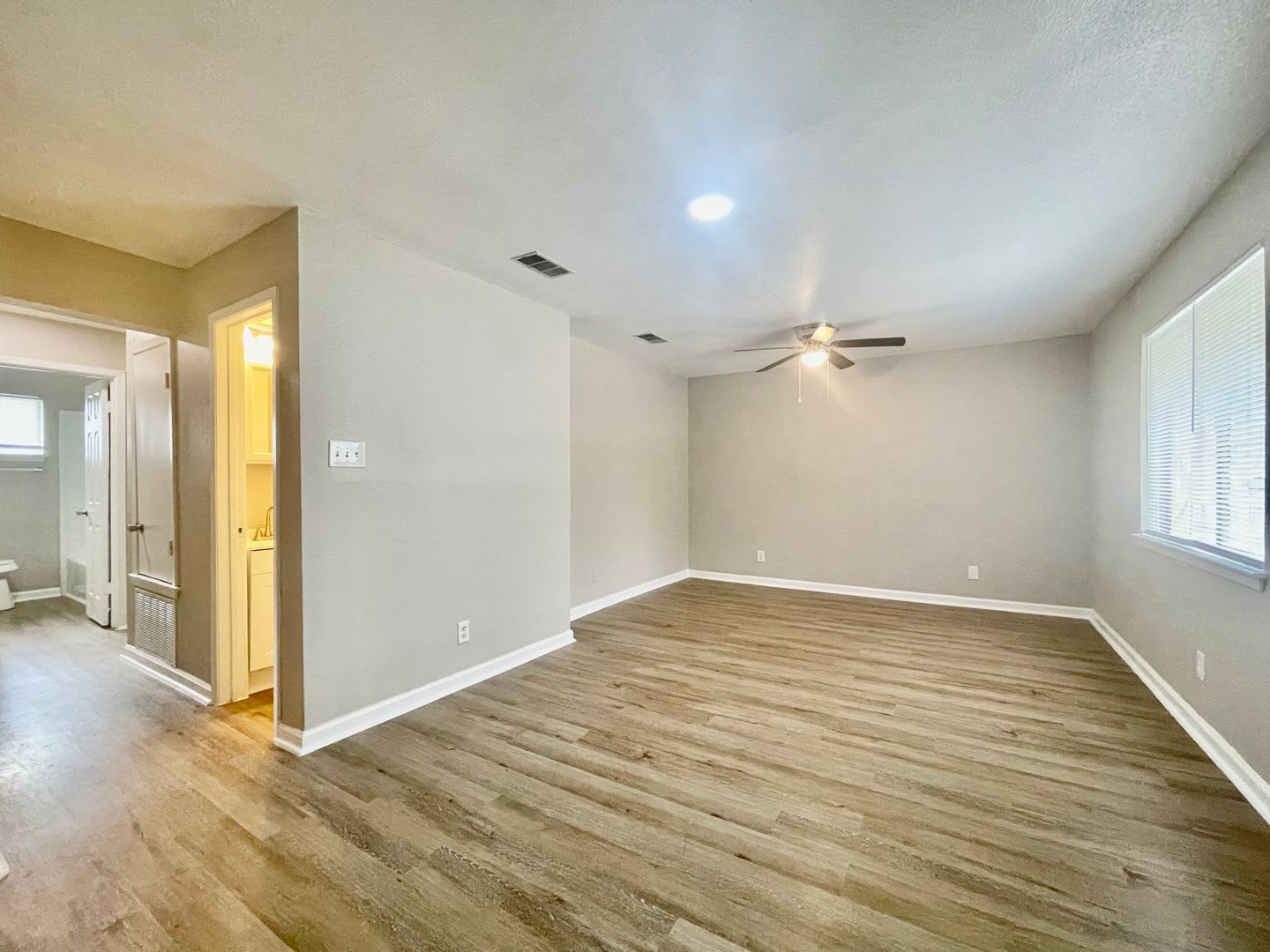 205 S Mitchell St – photo 1