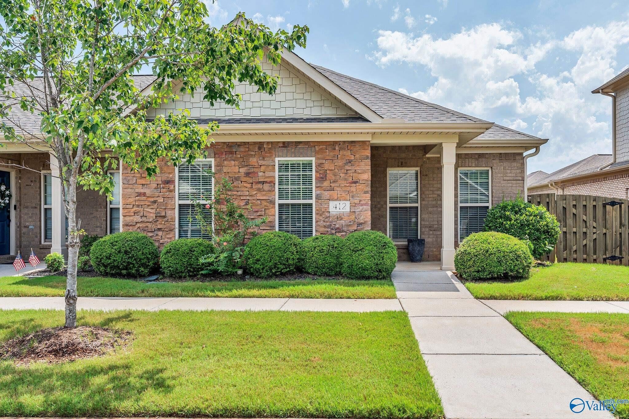 412 SW White Petal Street – photo 4