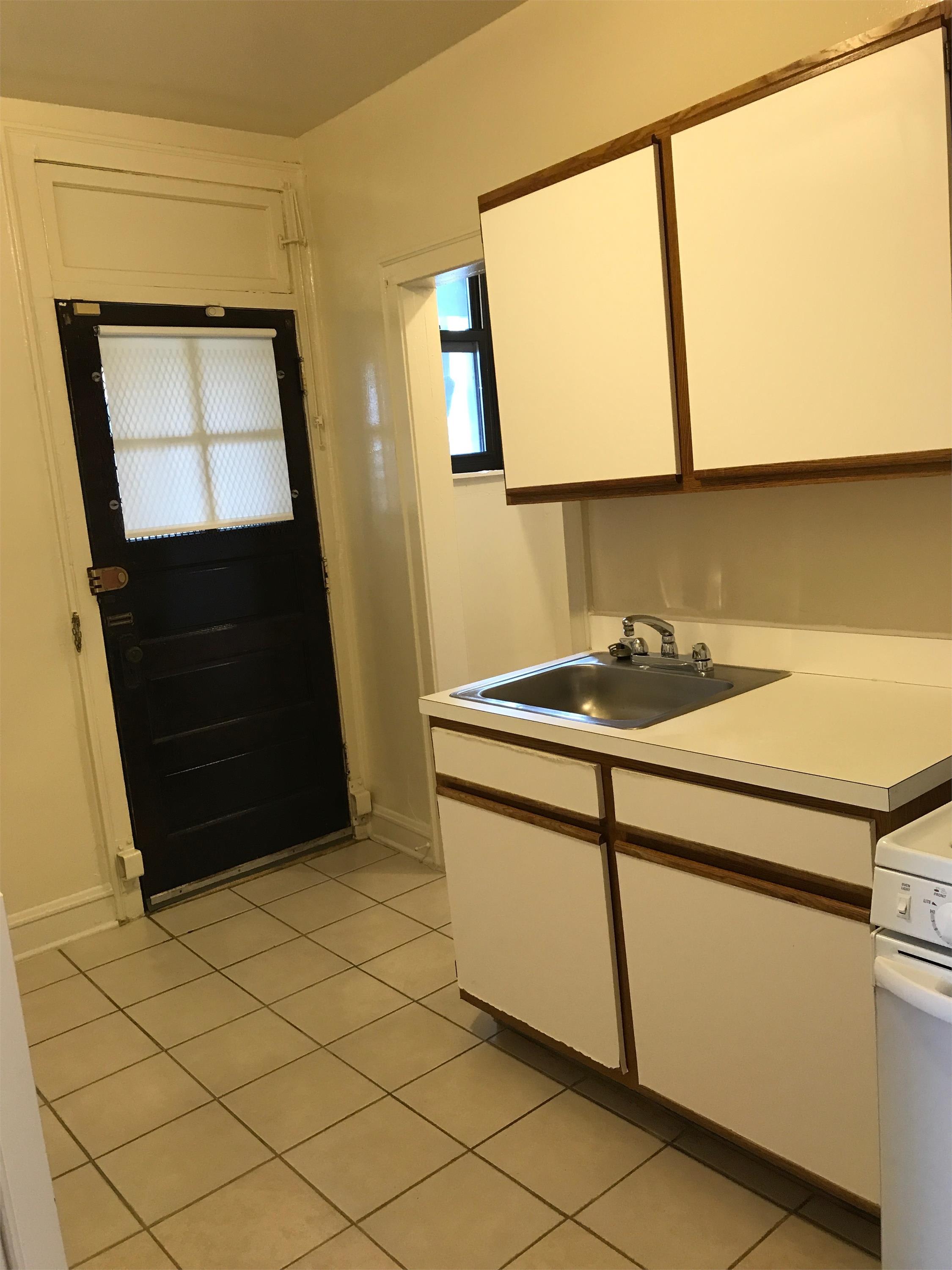 8304 So. May St – photo 5