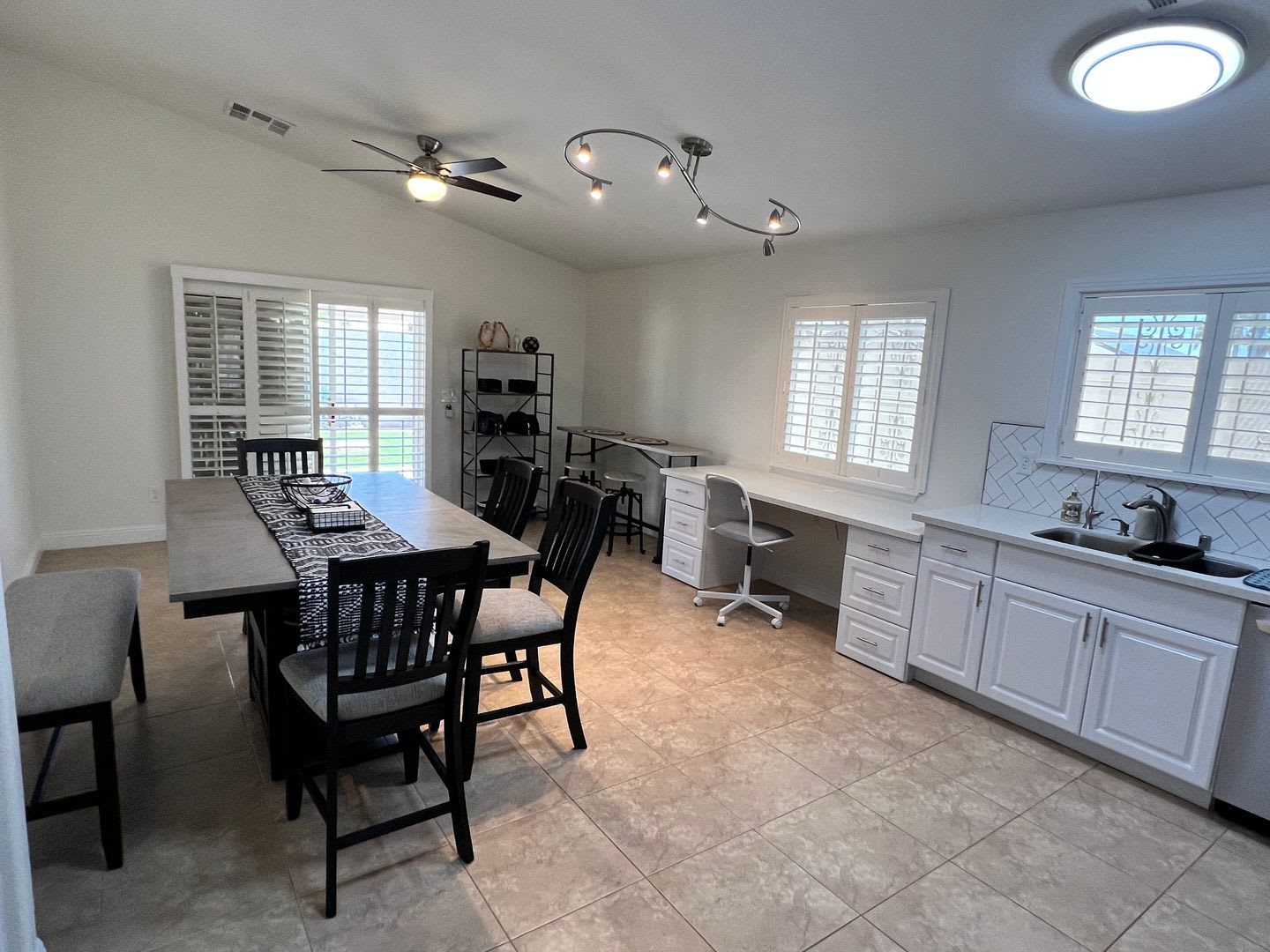 Cozy Fully Furnished Single Story Home – photo 3