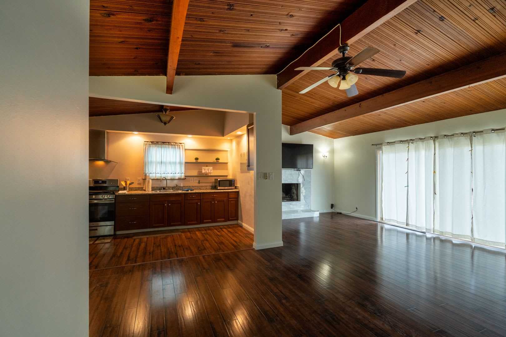 Beautiful & Spacious 3Bedroom / 1.5Bath in West Covina – photo 2