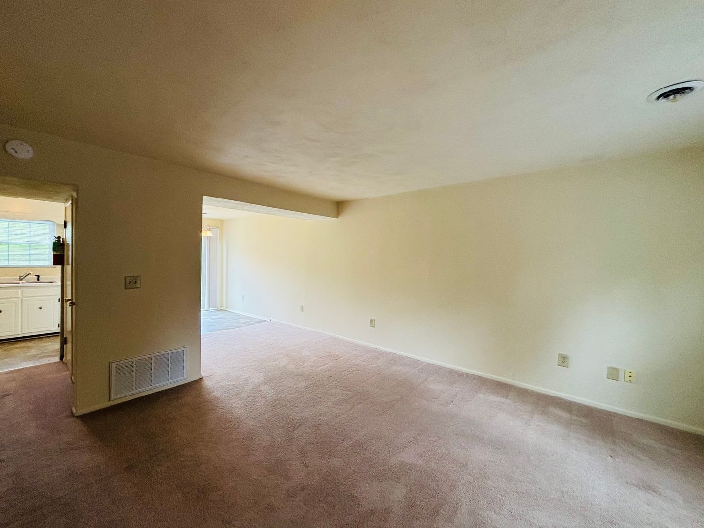 2 Bedroom, 1.5 Bath Townhouse – photo 5