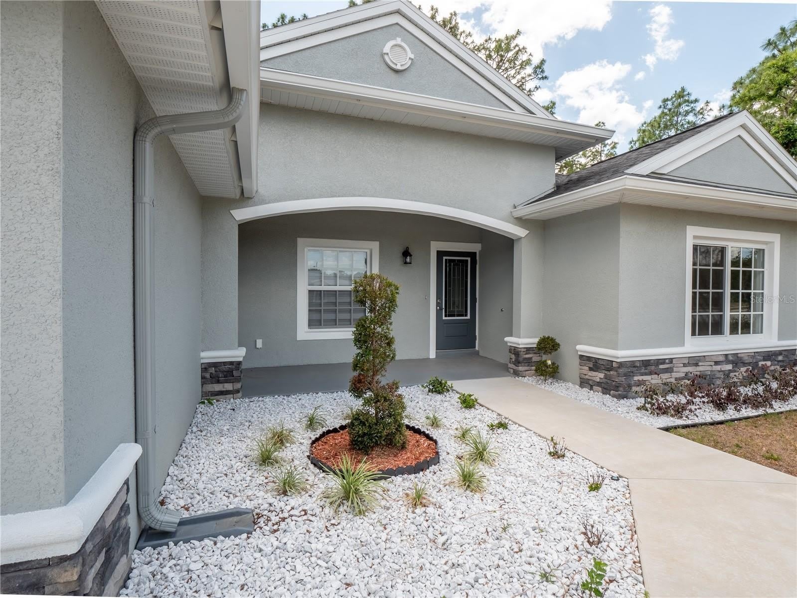 696 MARION OAKS Trail – photo 2