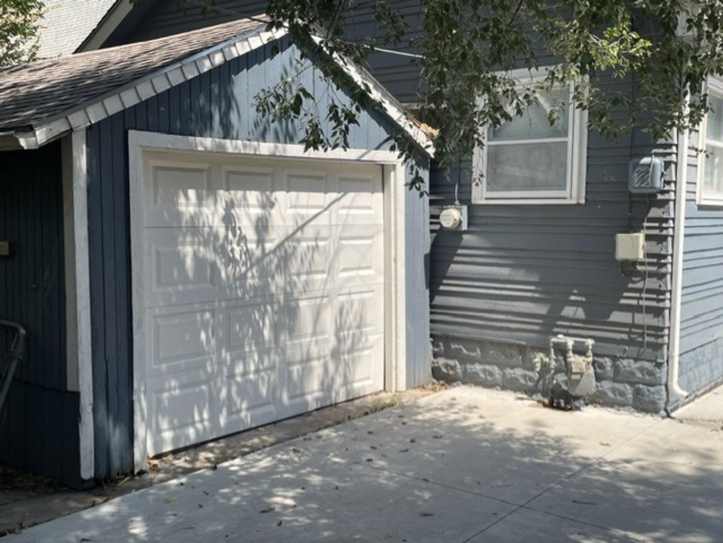 Charming Remodeled 2-Bedroom Home with Full Basement & Garage – photo 2