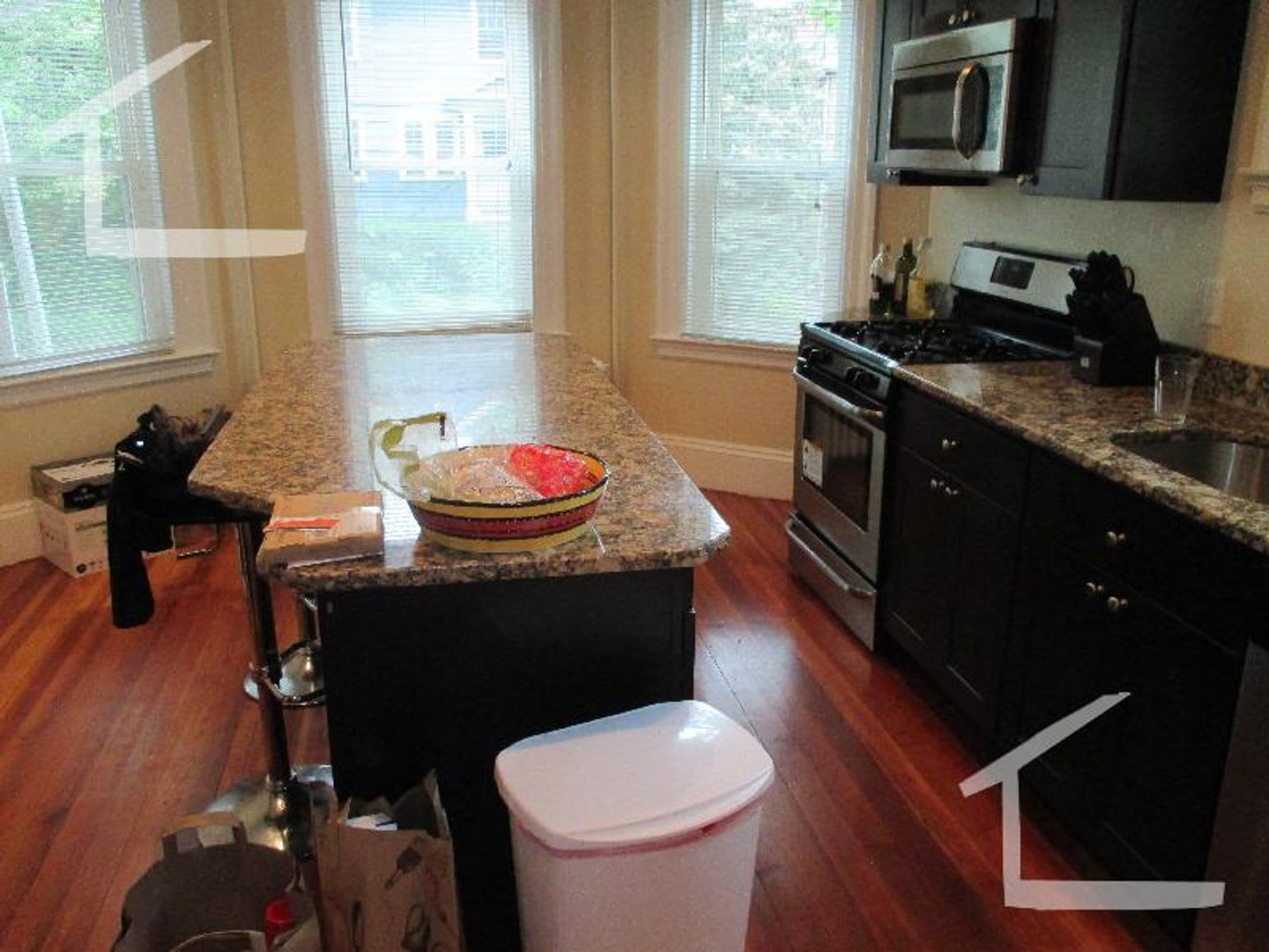 Nicely renovated 3 bed unit with in-unit laundry. – photo 2