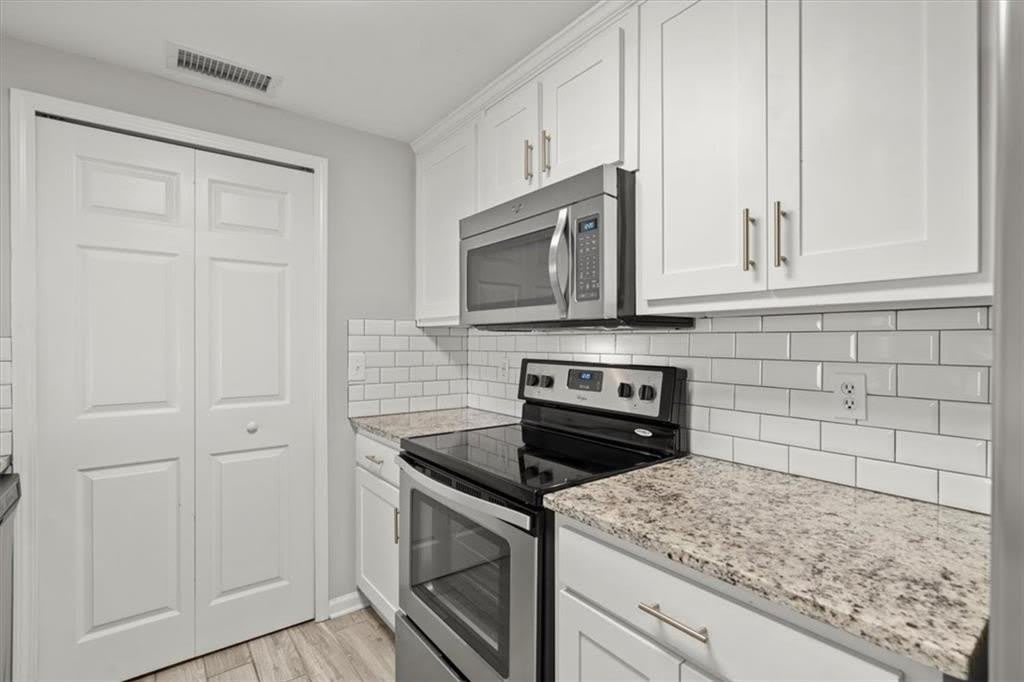 3481 Lakeside Drive – photo 5